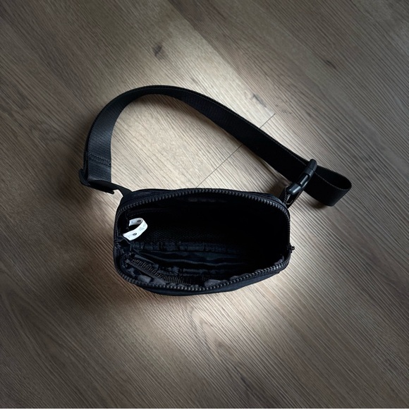 Black Belt Bag - Picture 4 of 6